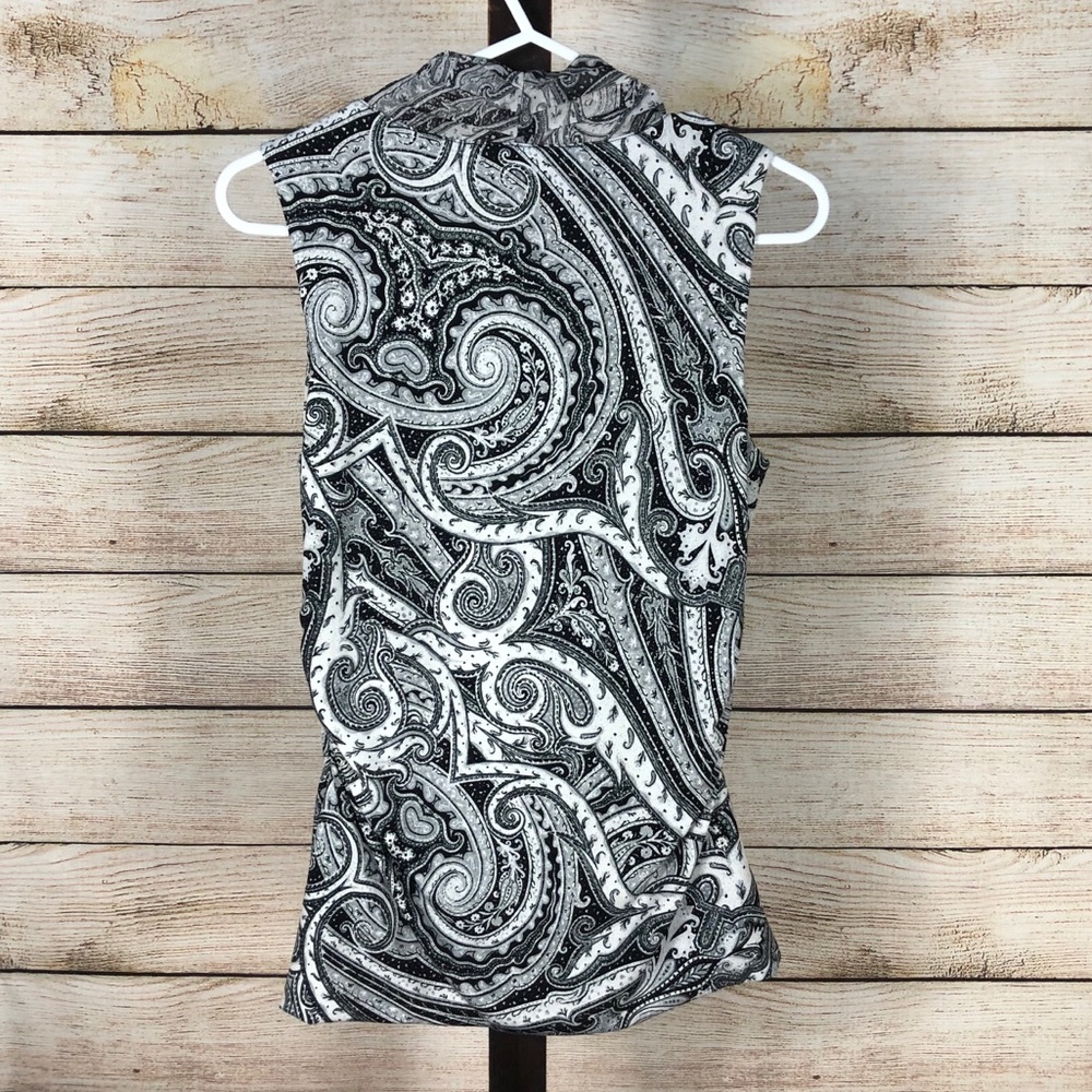🌻 WHBM Paisley printed Sleeveless tie neck blouse - Picture 7 of 10